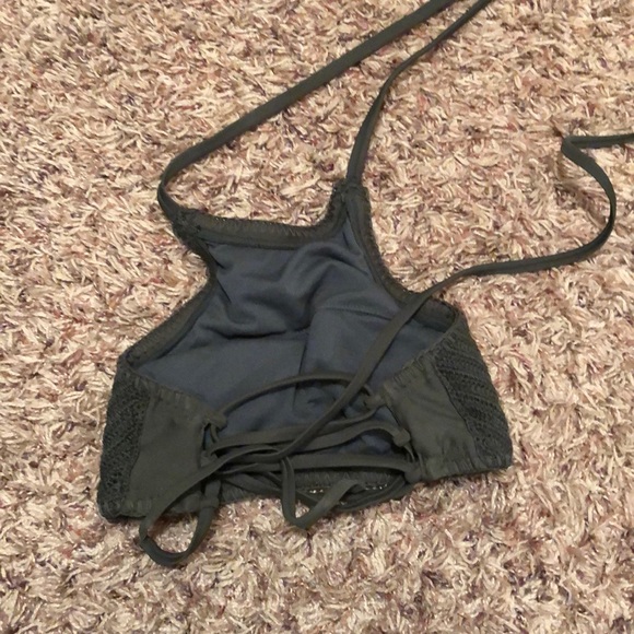 Bikini - Picture 2 of 2